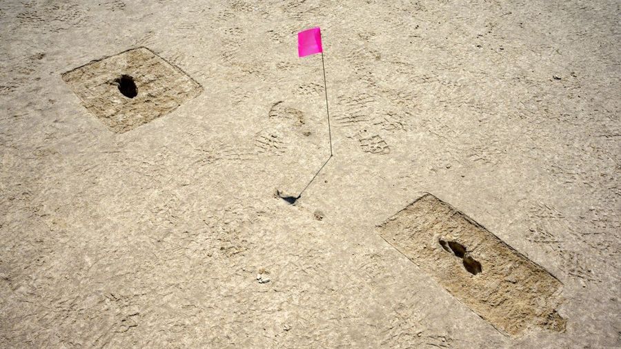 Следы, обнаруженные на археологических раскопках, отмечены булавочным флажком на испытательном и тренировочном полигоне штата Юта. Предоставлено: Р. Ниал Брэдшоу. (Credit: R. Nial Bradshaw/Provided)
