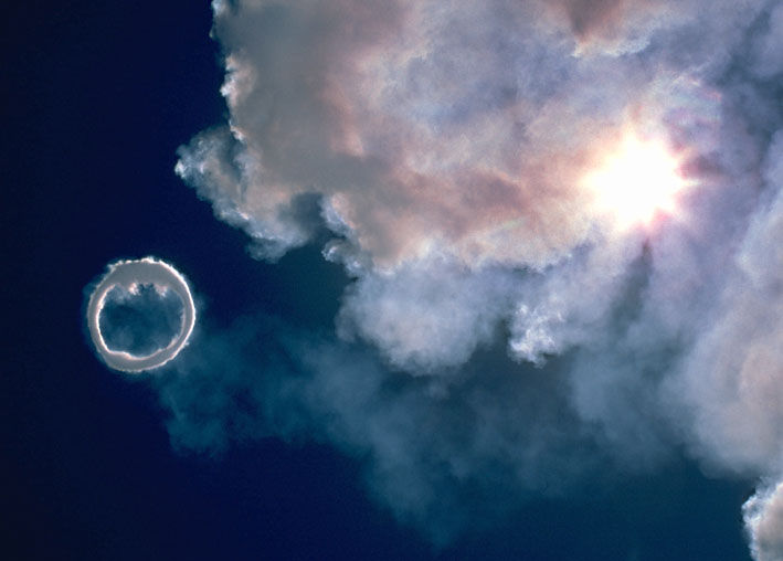 Smoke ring, which threw mount Etna
Translated by «Yandex.Translator»