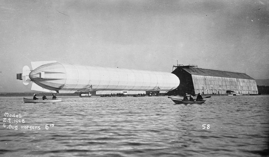 Blimp, view from the water, August 4, 1908 (Library of Congress)
Translated by «Yandex.Translator»