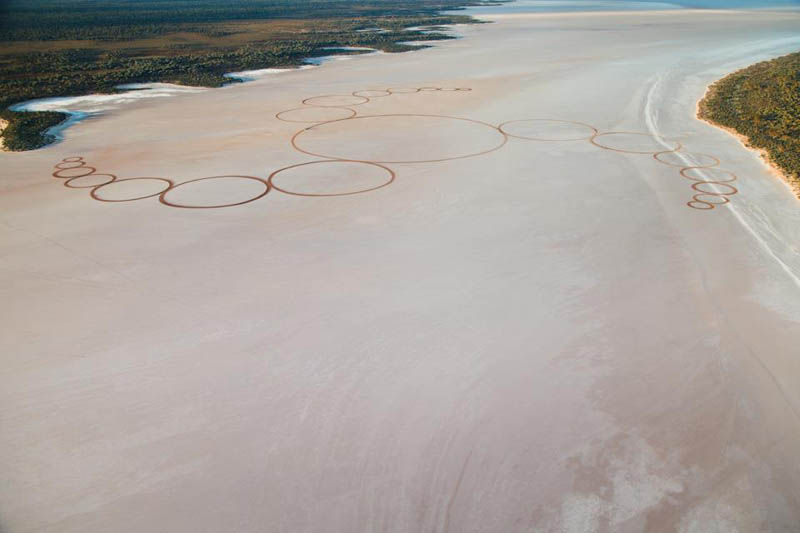 La escala de land art de jim Деневана
Traducido del servicio de «Yandex.Traductor»