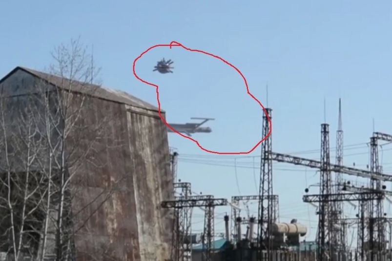 A video with three hovering over the Birobidzhan, a UFO appeared in the social network on 1 April. Photo: screenshot of video to social networks
Translated by «Yandex.Translator»