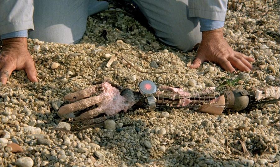 The hand of a stranger after exposure to water. The skin collapsed.
Translated by «Yandex.Translator»