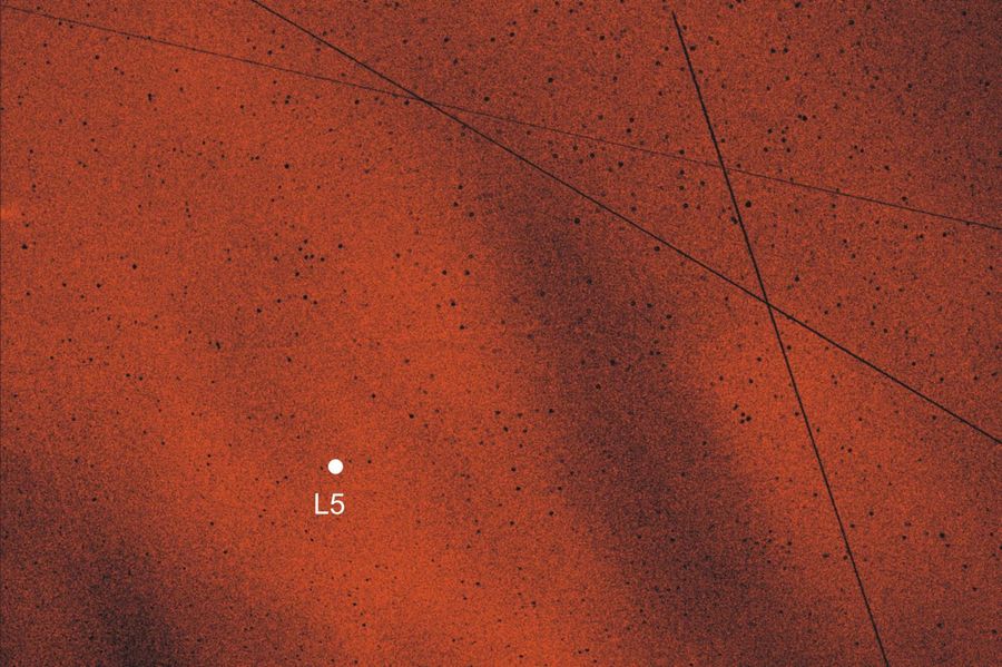 La verdadera imagen поляриметрический de observación en el punto de L5. Las líneas negras representan la trayectoria de los satélites

J. Slíz-Olena
Traducido del servicio de «Yandex.Traductor»