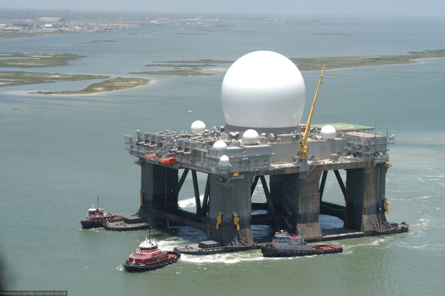 Самый большой в мире плавучий радар Sea-Based X-Band Radar (SBX).
