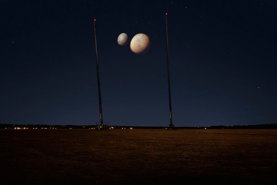 Две луны над Дубаем: луны были спроектированы как рекламный трюк&nbsp;(Изображение: ОФИС СМИ ОАЭ)
