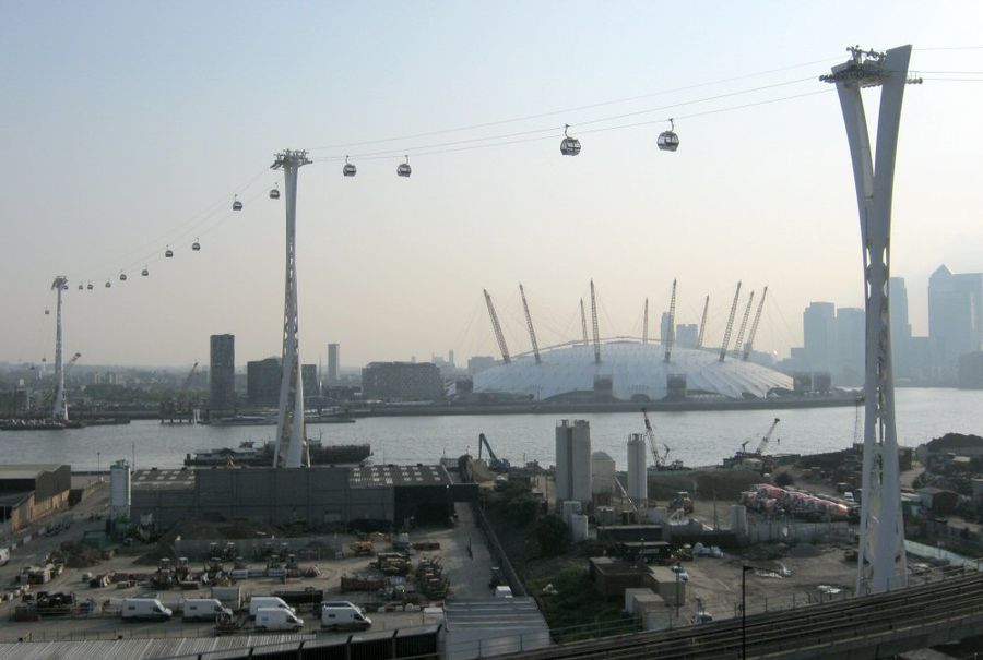 El teleférico de Air Line sobre el río támesis en londres.
Traducido del servicio de «Yandex.Traductor»