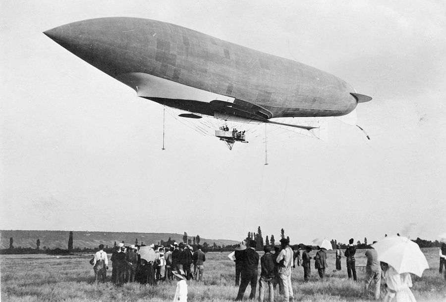 French military dirigible Republique, 1907 (Library of Congress)
Translated by «Yandex.Translator»