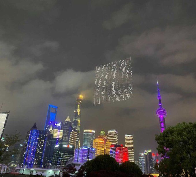 John Pathfinder Lester @Pathfinder17 Apr.A scannable QR code advertisement created by drones above the skies of Shanghai.