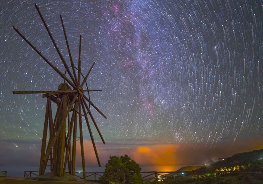 Astronomy Picture of the Day (APOD)

16 APR 2020

APOD: The Windmill and the Star Trails (2020 Apr 17)
Image Credit &amp; Copyright: Antonio Gonzalez
https://apod.nasa.gov/apod/ap200417.html

Explanation: Stars can't turn these old wooden arms, but it does look like they might in this scene from a rotating planet. The well-composed night skyscape was recorded from Garafia, a municipality on the island of La Palma, Canary Islands, Earth planet.
Translated by «Yandex.Translator»