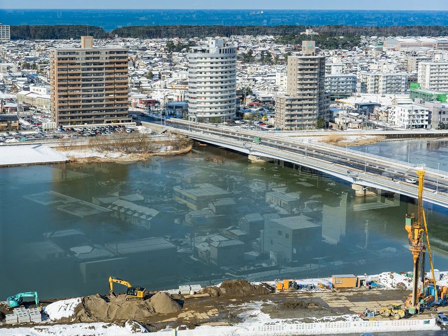 Author: てつひと田田人人人@@teturoadJanuary 21 , 2021The photo was taken from the local office of Niigata Prefecture. In the photo, it seems that the street with the former Paris Miki building on the opposite side of the prefecture office is in water, but it is reflected on the glass.