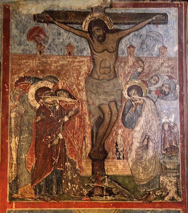 Crucifixión. Catedral De Svetitskhoveli, Mtskheta, GeorgiaAquí, el sol y la Luna (testigos de la Crucifixión), que se representan en forma humana (caras enmarcadas por rayos), también se toman para los Ovnis.