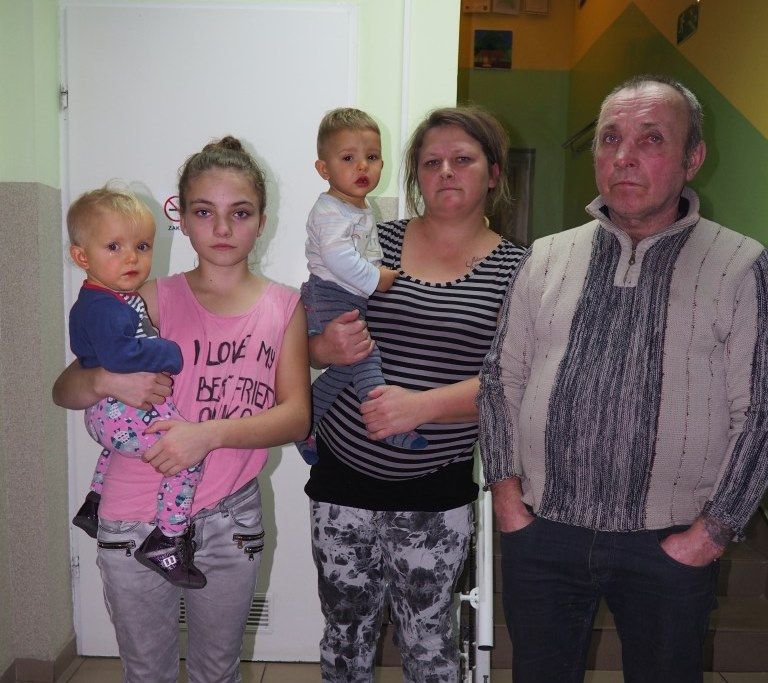 Family Pukropski (Pokropskich) - Christina, her husband Casimir and their four children: son Kacper, daughter of Martin and very small twins Adam and eve.
Translated by «Yandex.Translator»