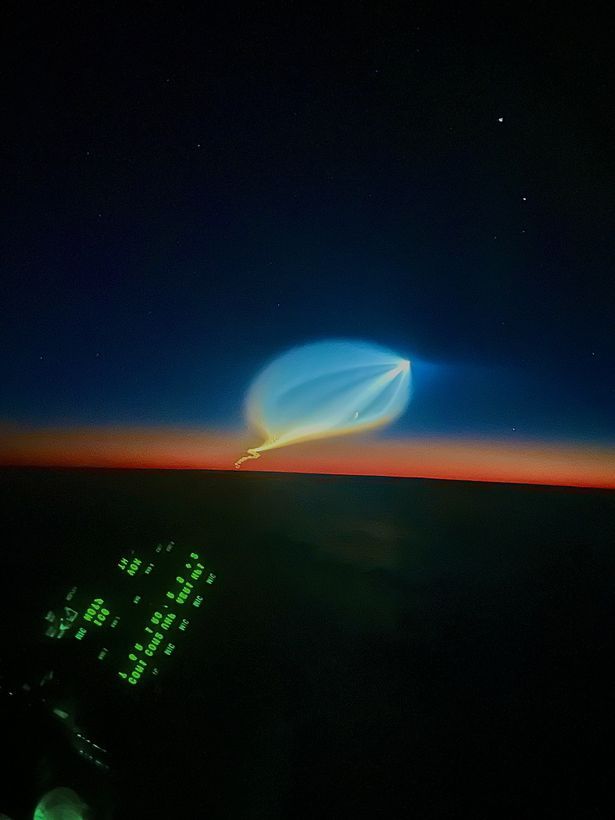 Mysterious light from the cockpit (Image: SSgt.Christian Magliocca/SWNS)