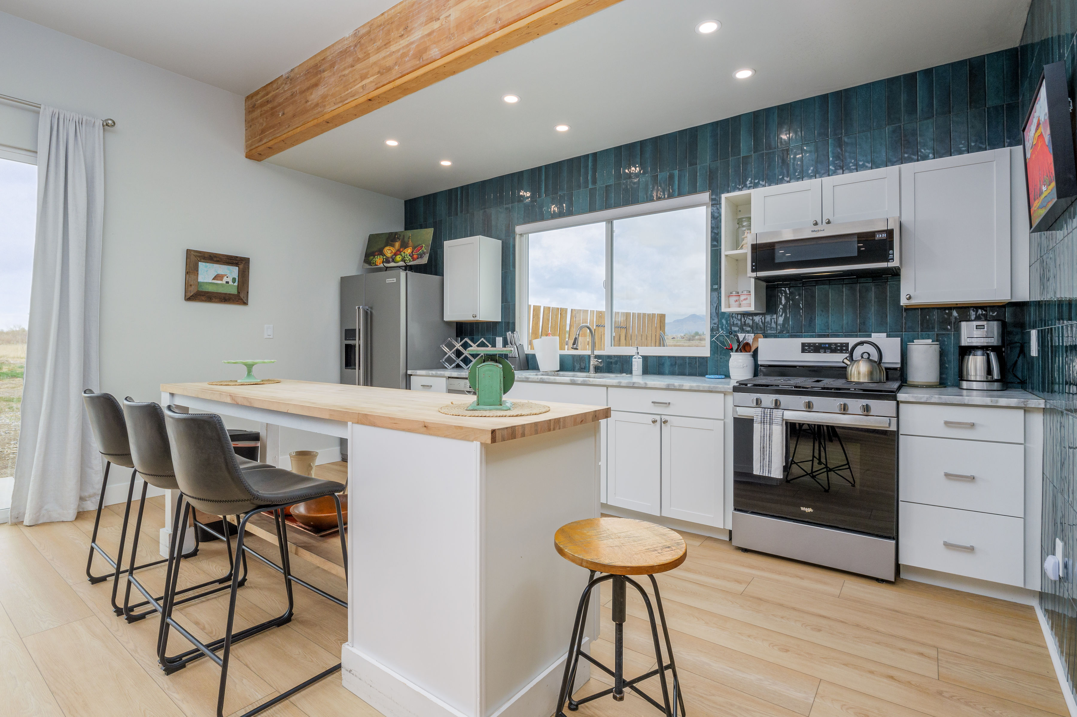 Full kitchen