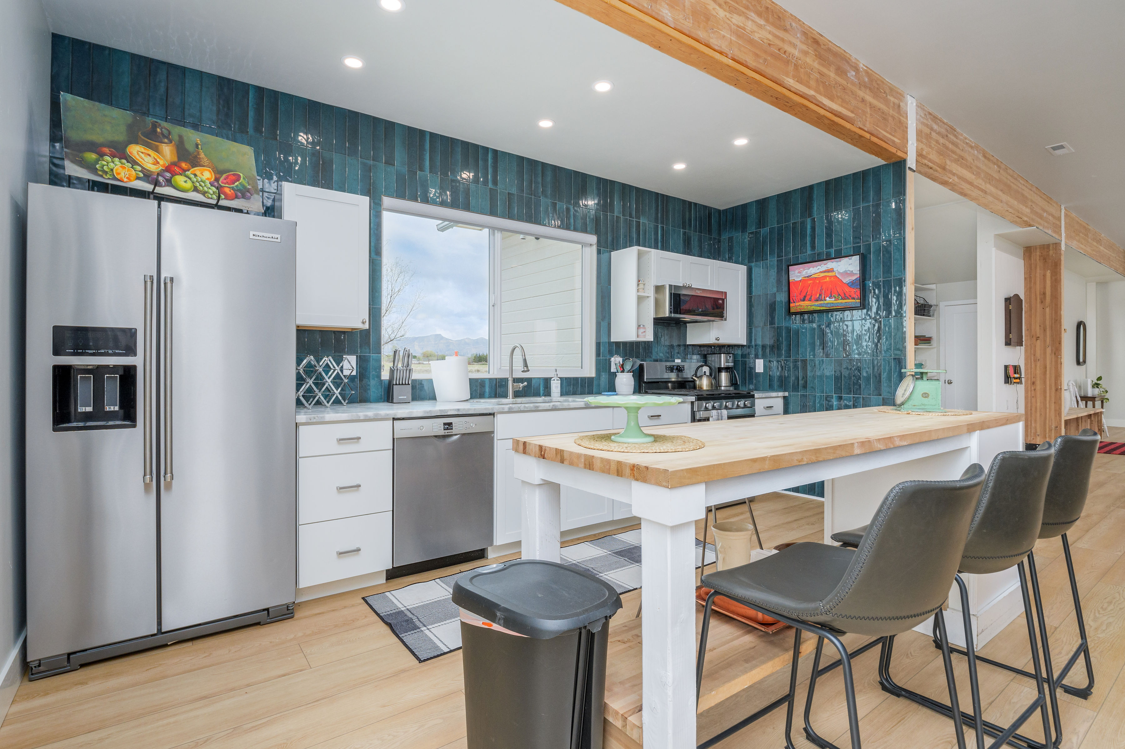 Full kitchen