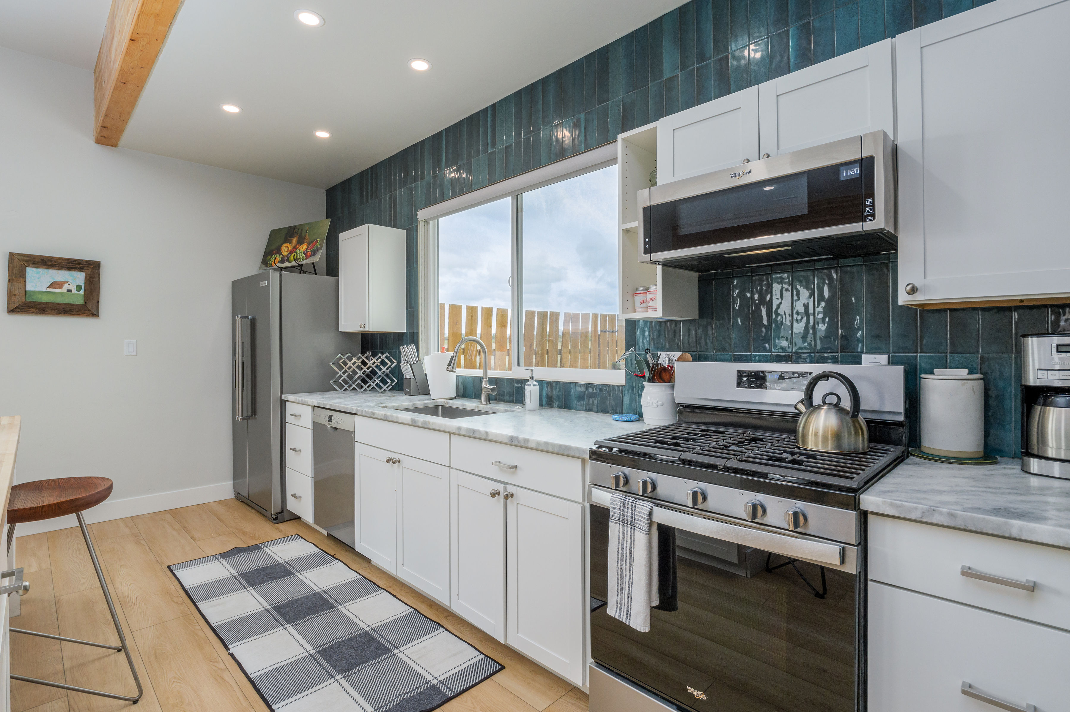 Full kitchen