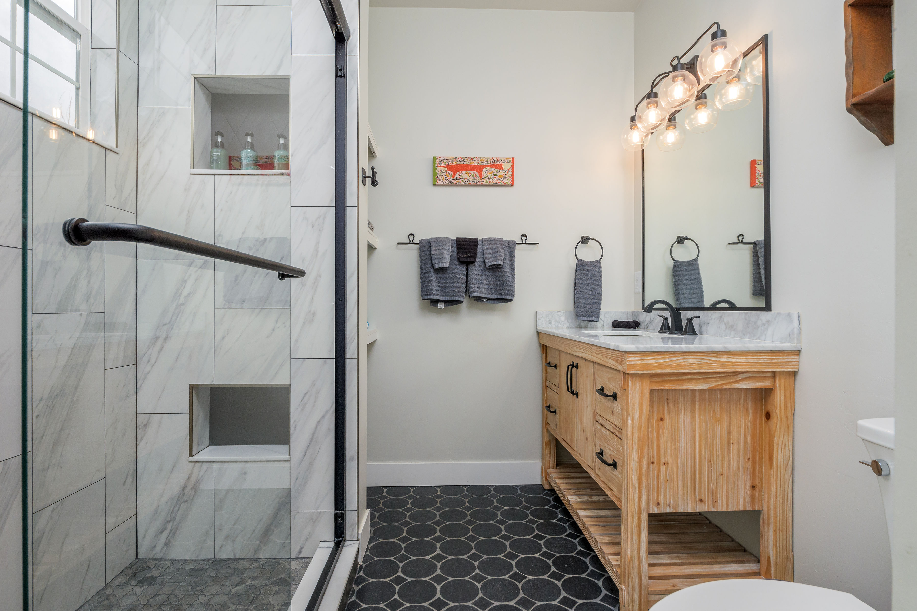 Full bathroom 2 - downstairs