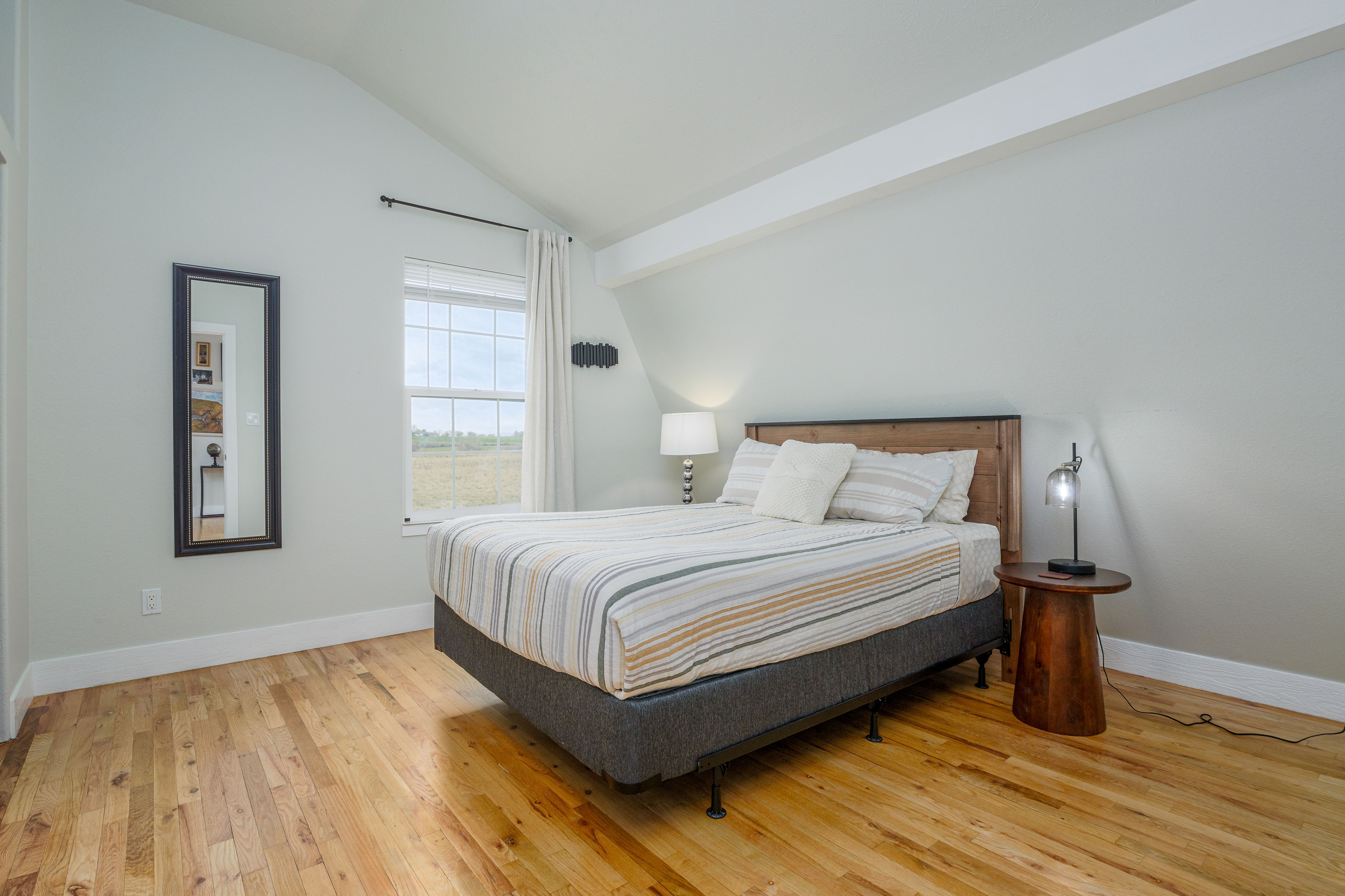 Bedroom 2 - queen bed
