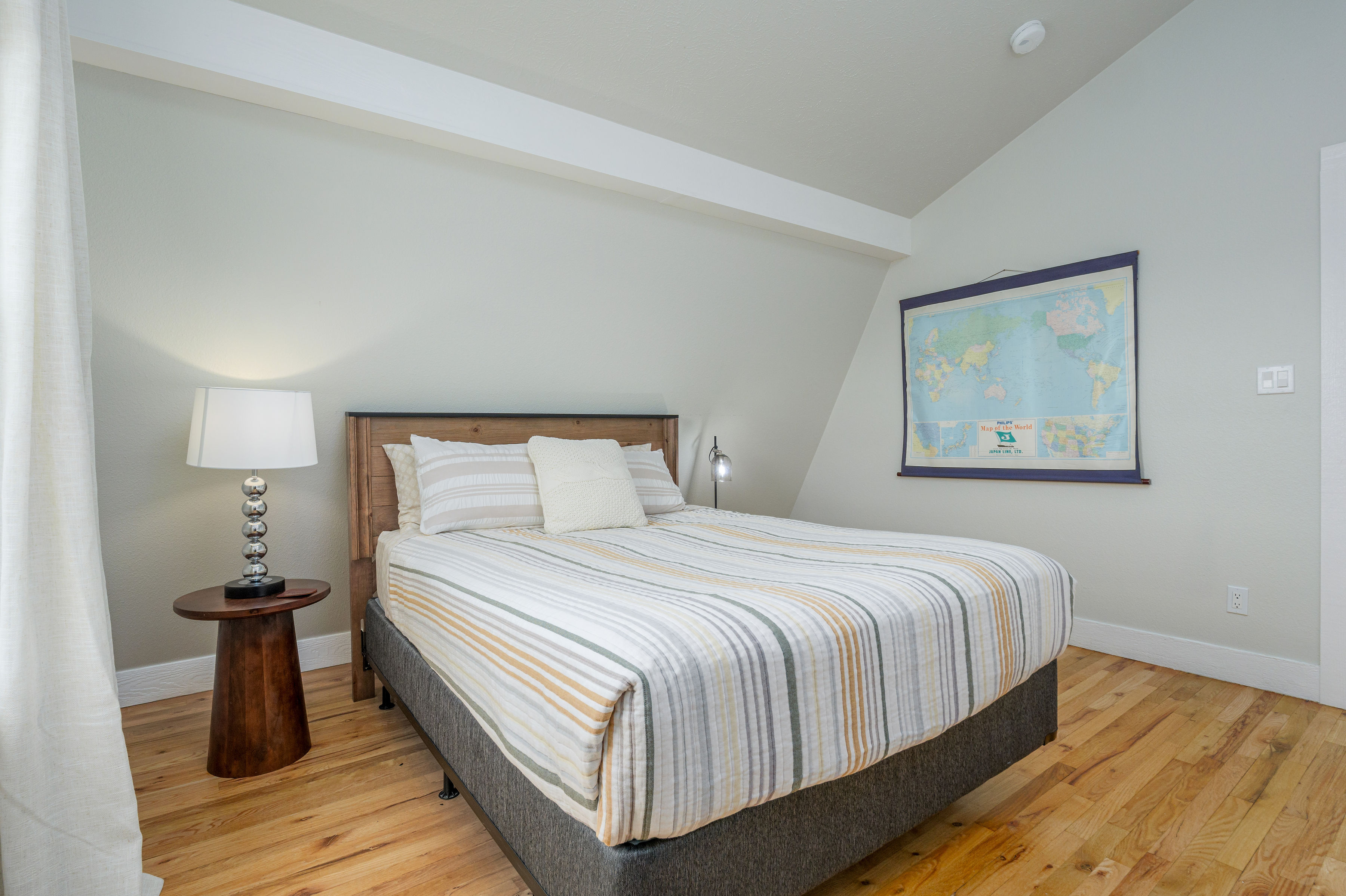 Bedroom 2 - queen bed