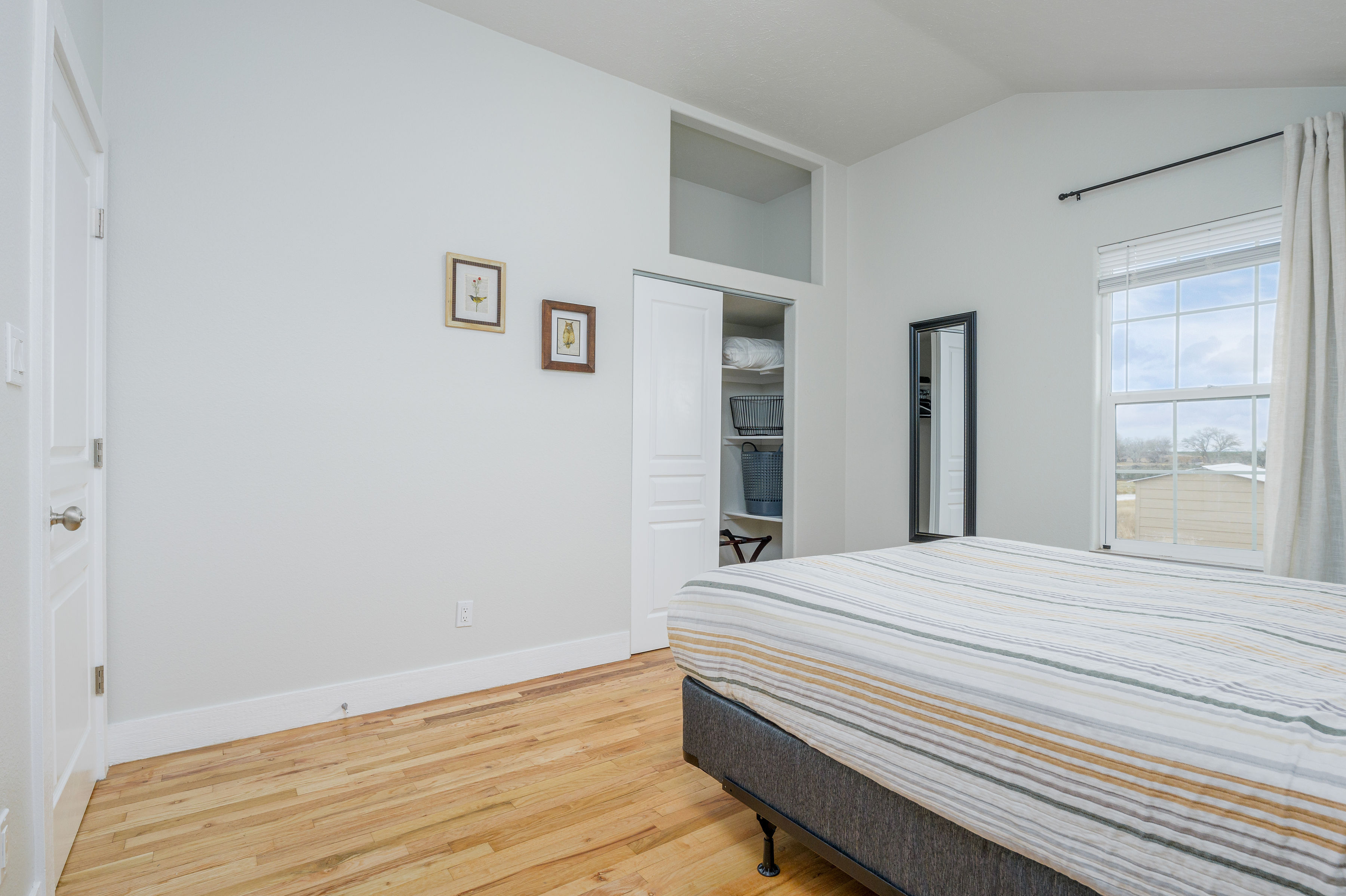 Bedroom 2 - queen bed