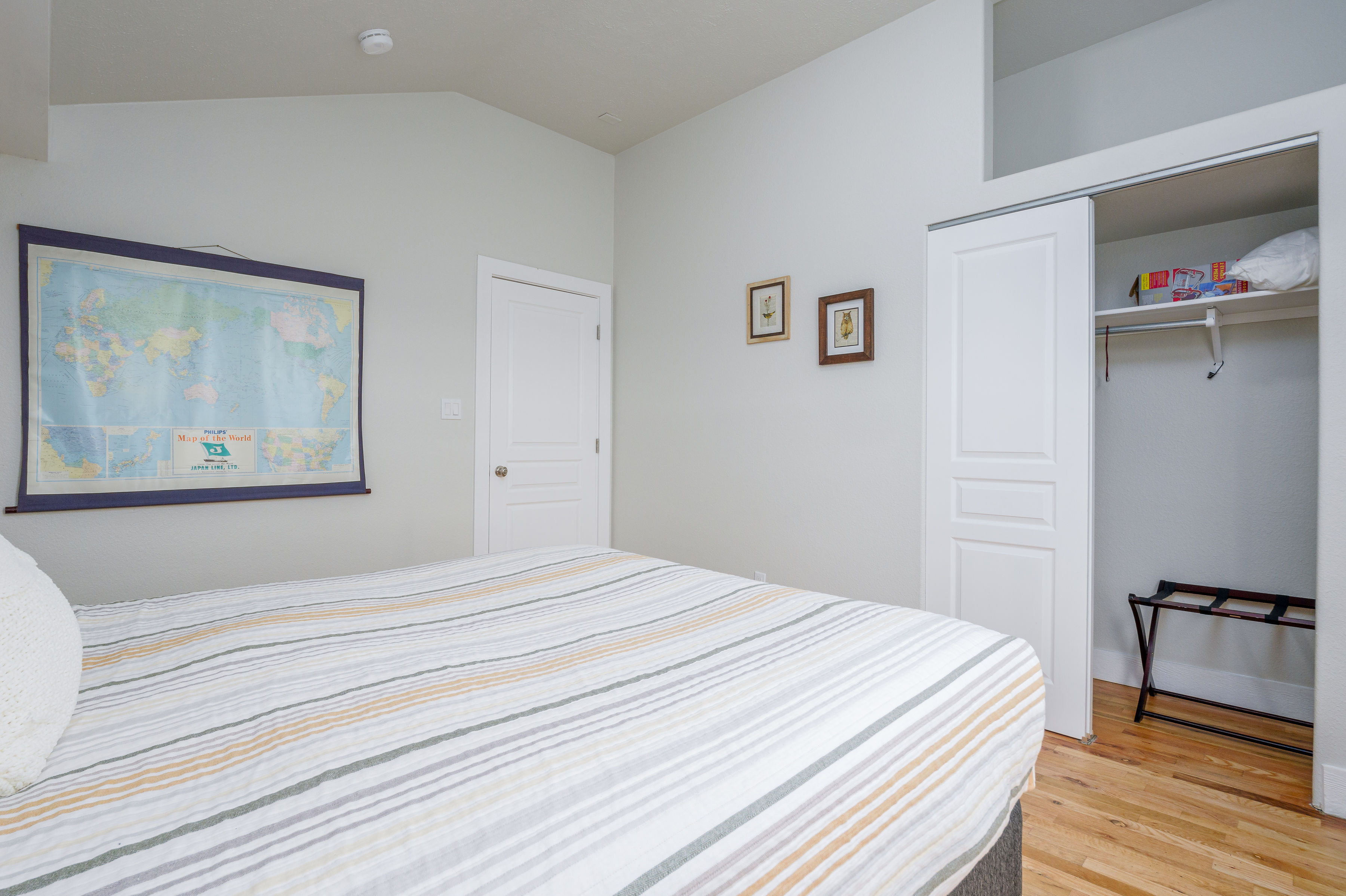 Bedroom 2 - queen bed