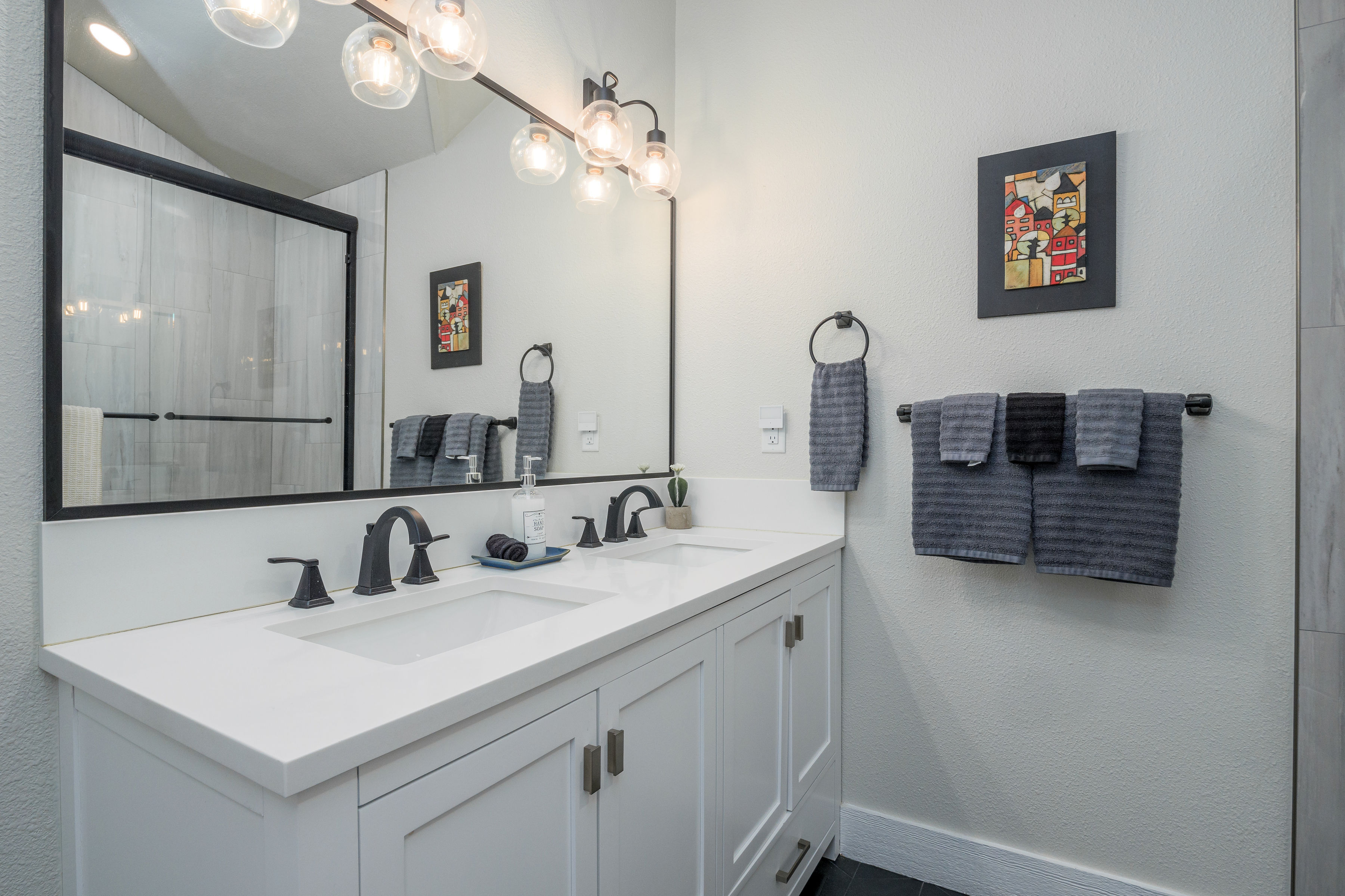 Full bathroom 3 - upstairs
