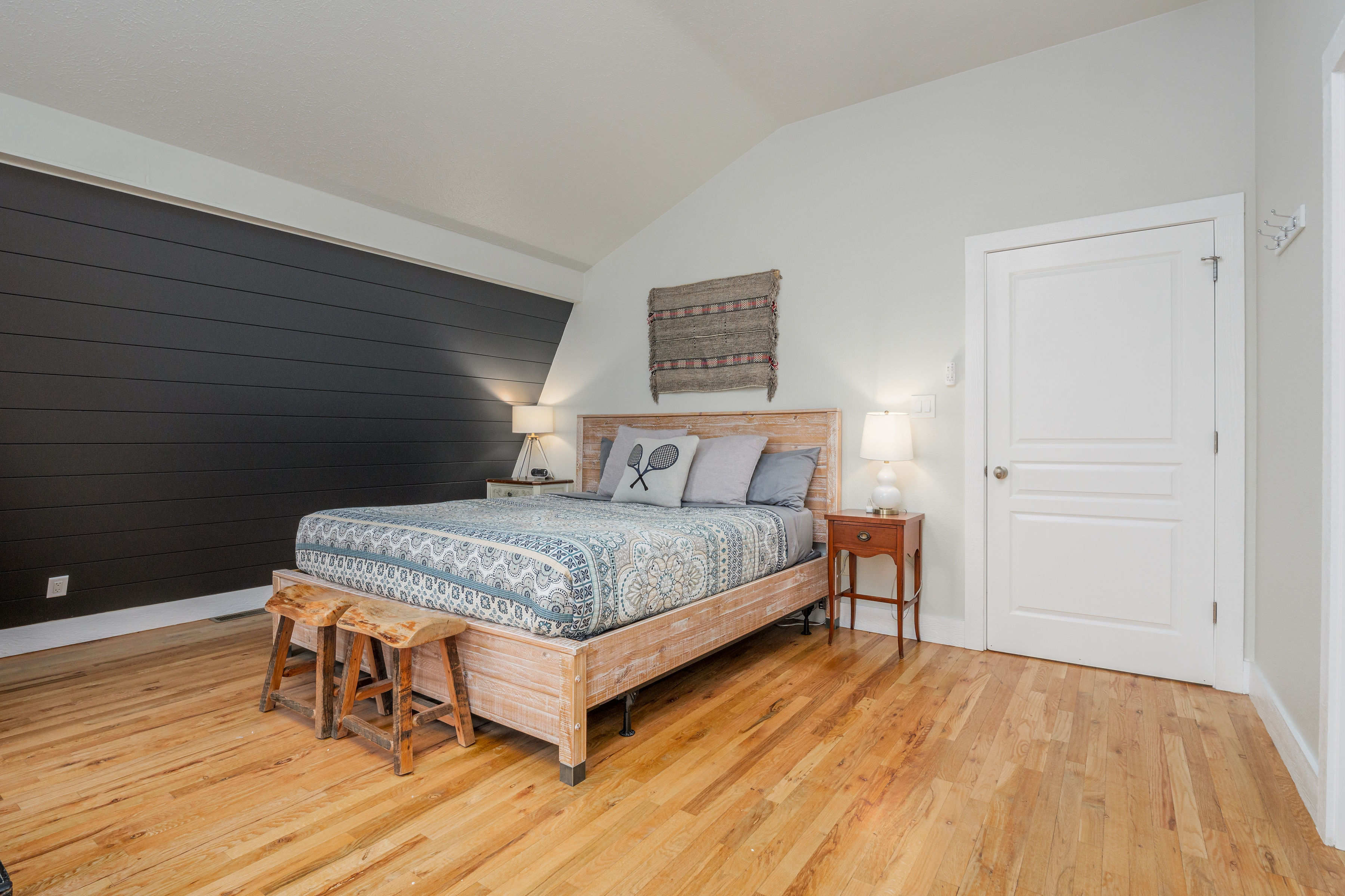 Bedroom 1 - king bed