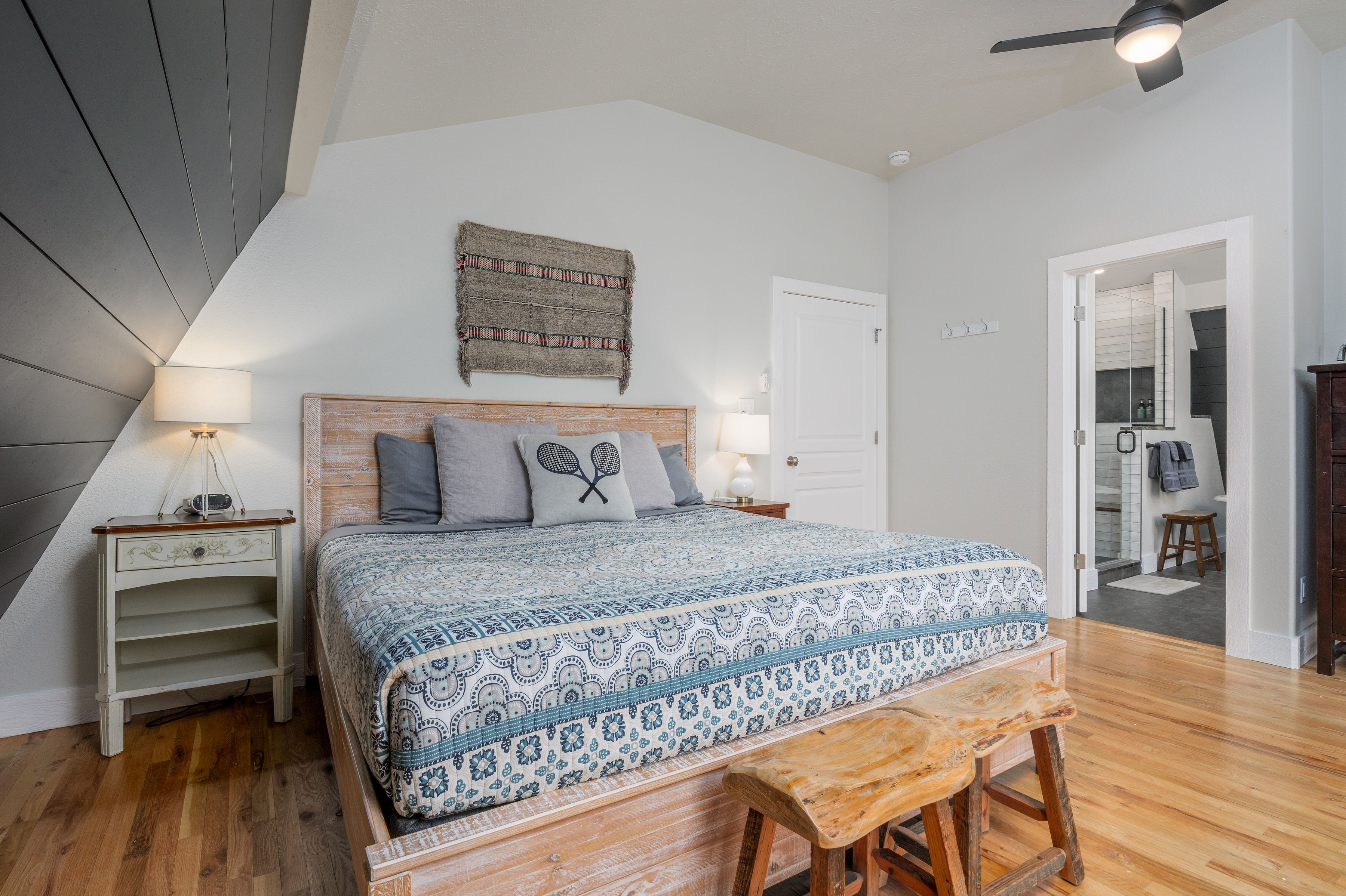 Bedroom 1 - king bed