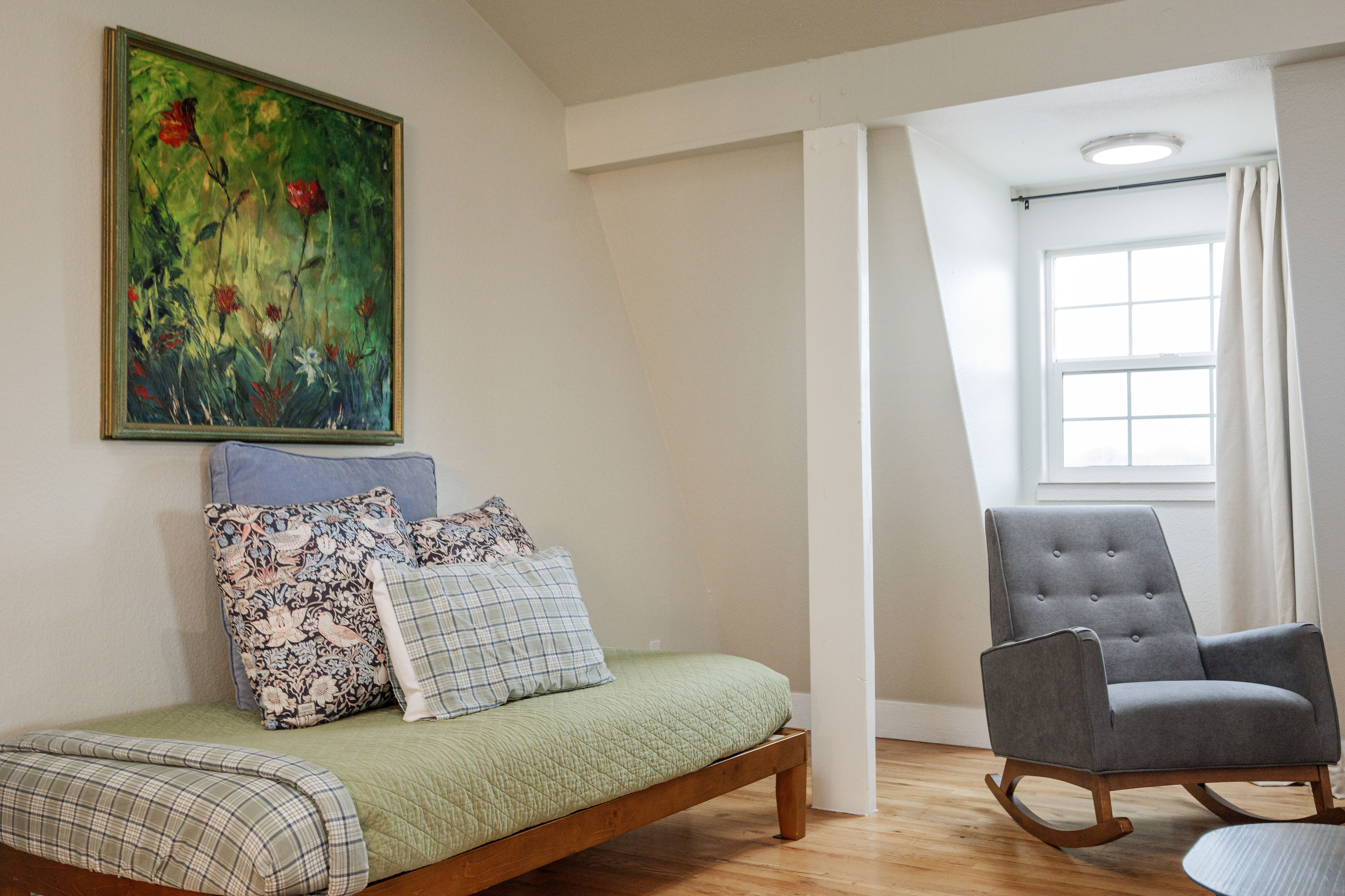 Upstairs living room - twin bed