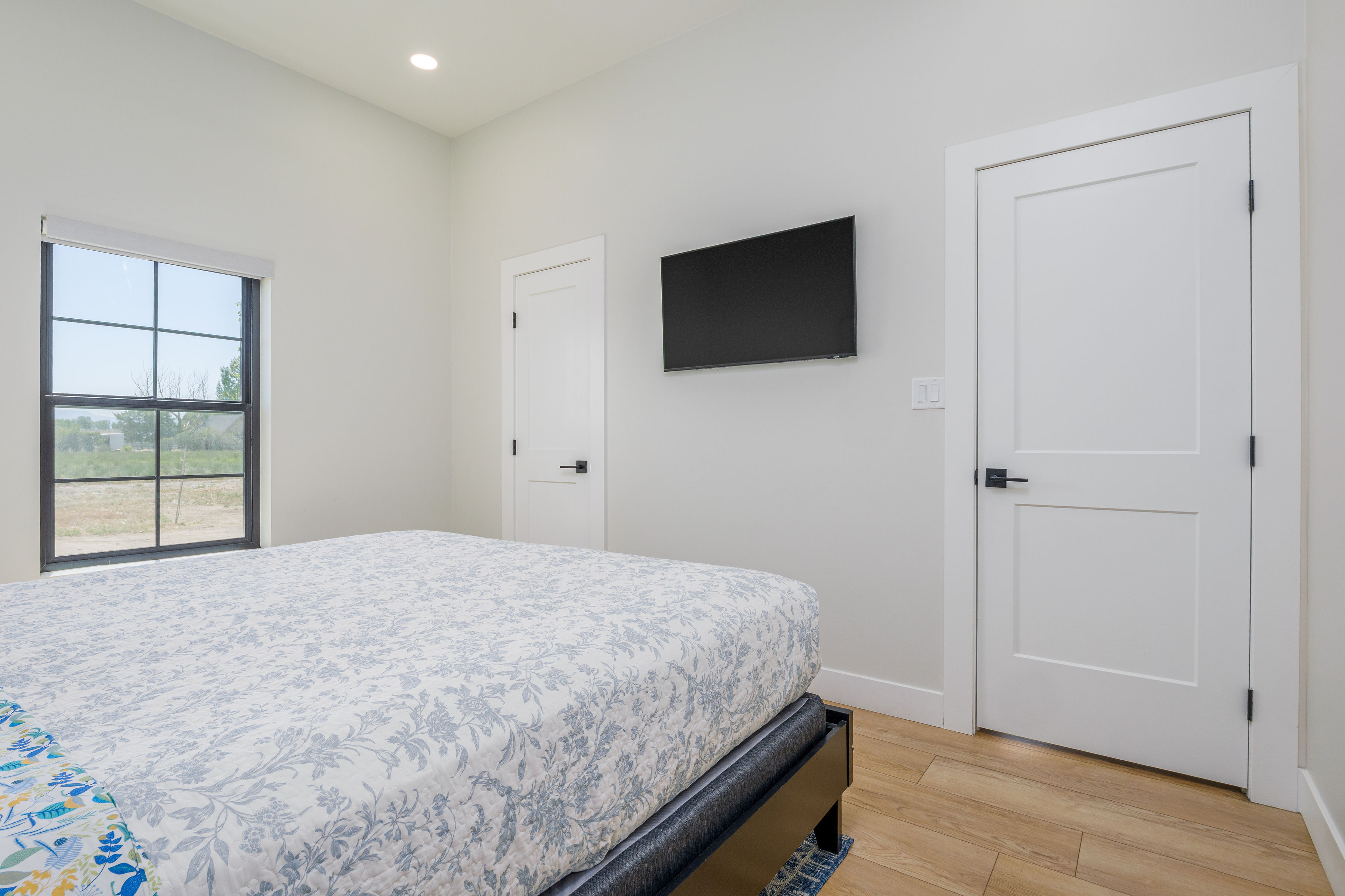 Bedroom 1 - king bed