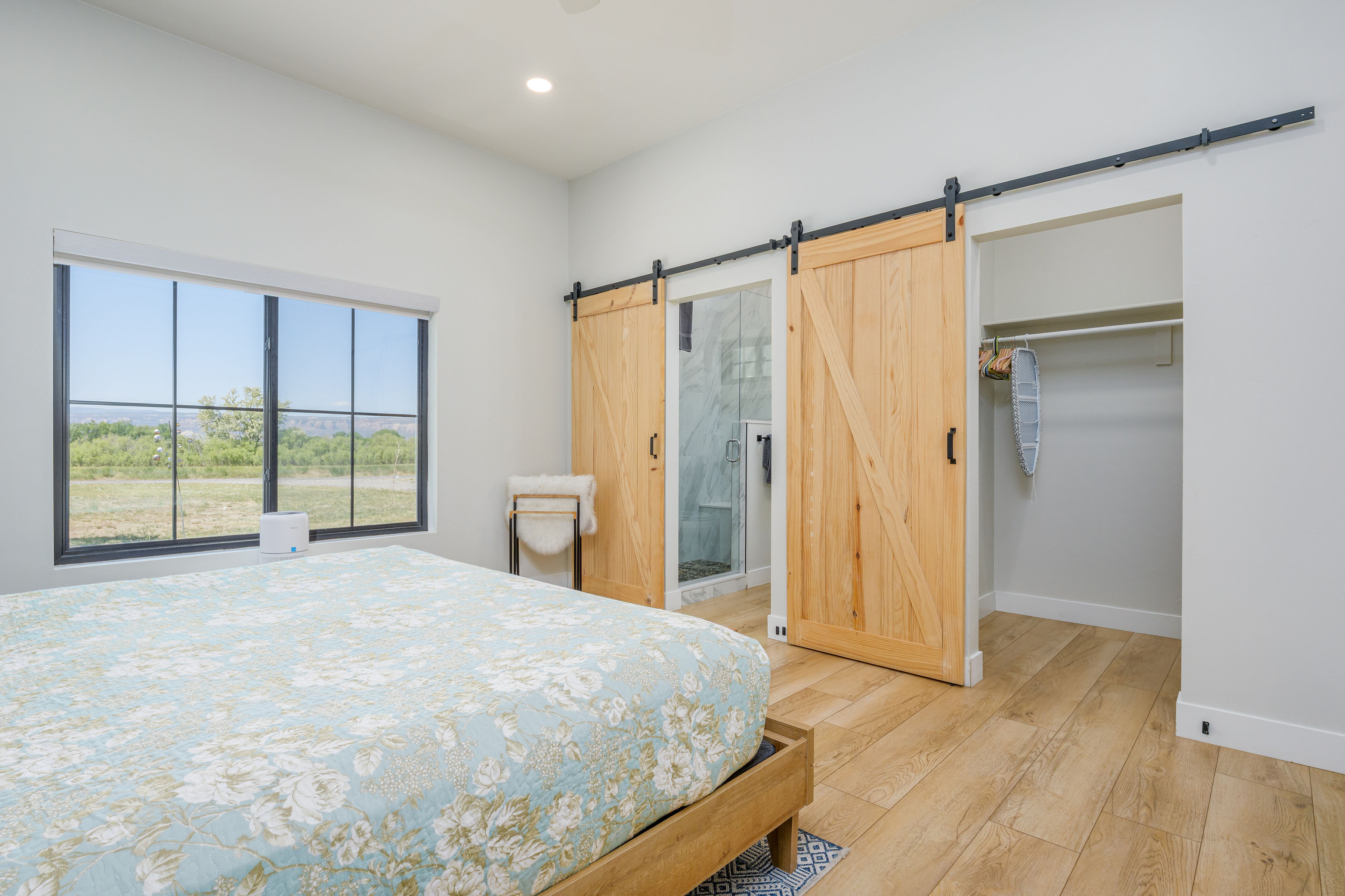 Bedroom 2 - king bed