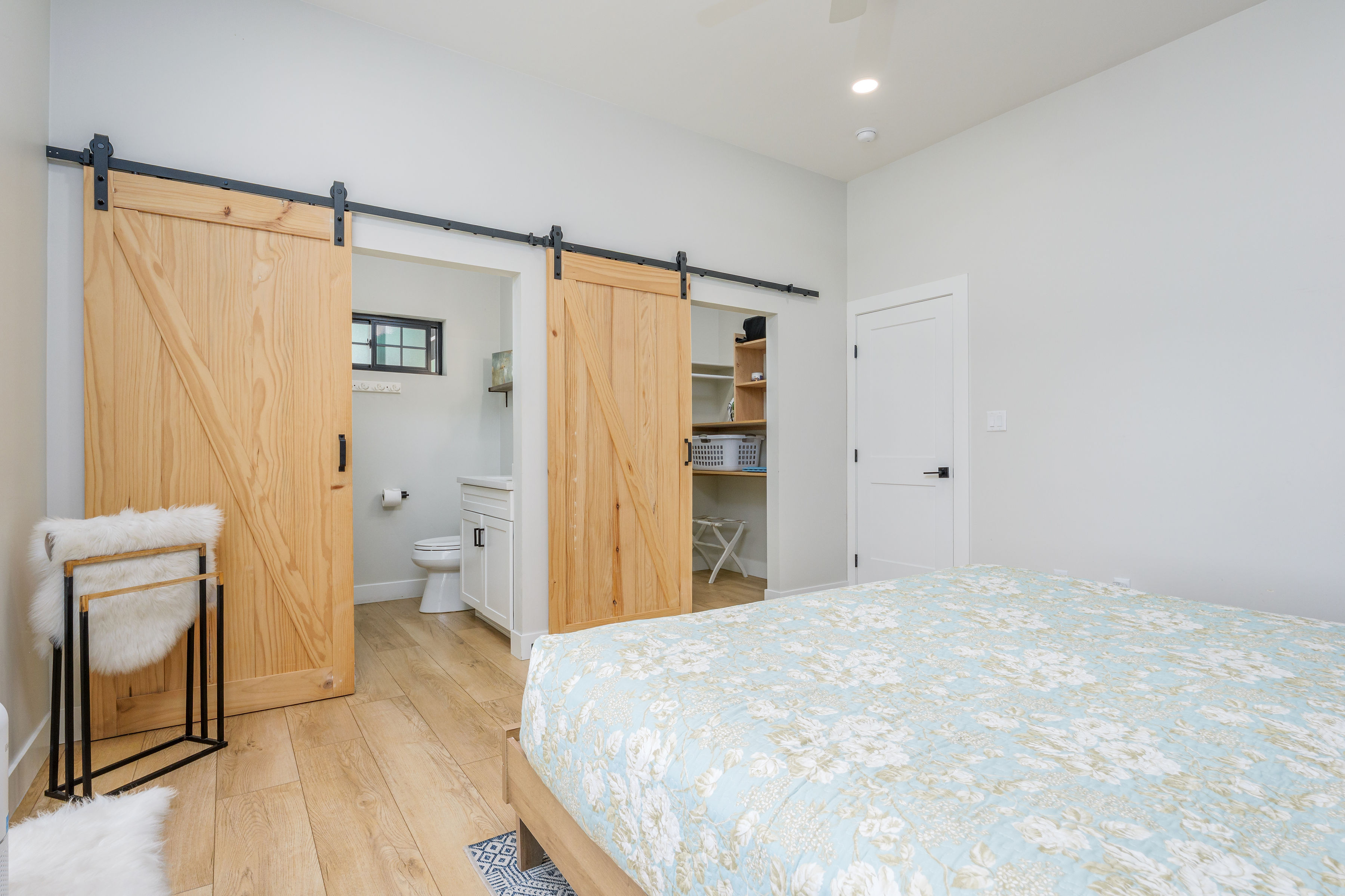 Bedroom 2 - king bed