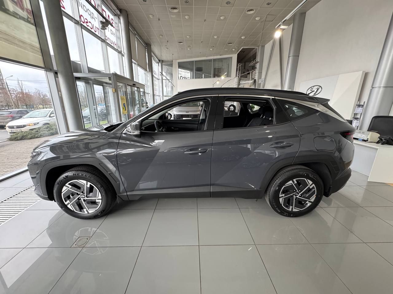 photo_5323272807464504109_y