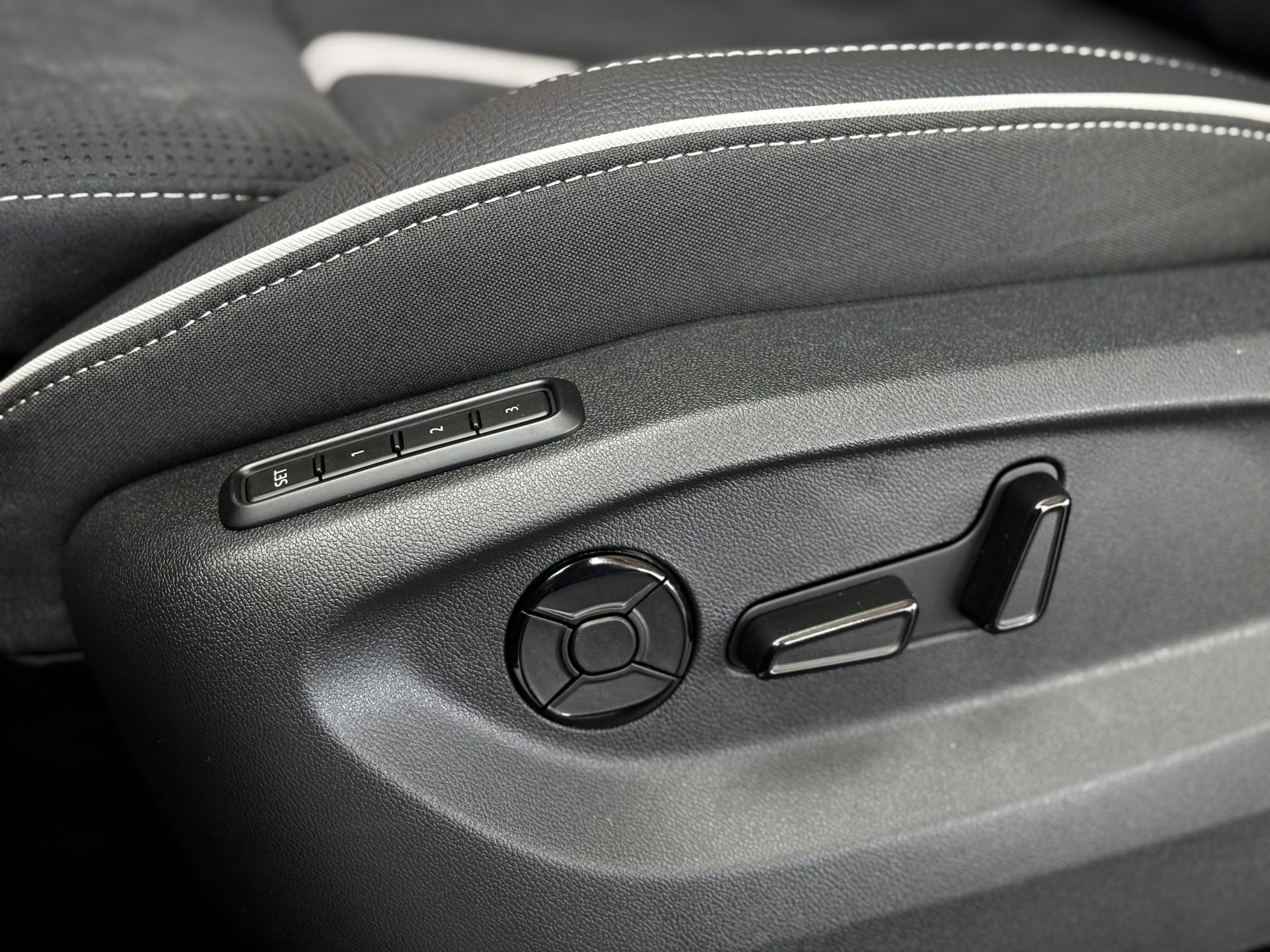 F487A909-4B89-45CC-AB7F-8AF38C06B329