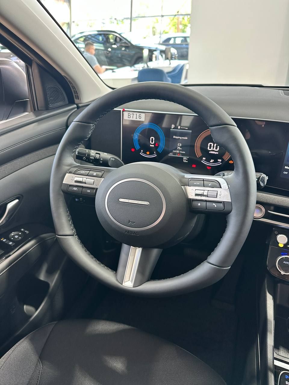 photo_5280944912624982982_y