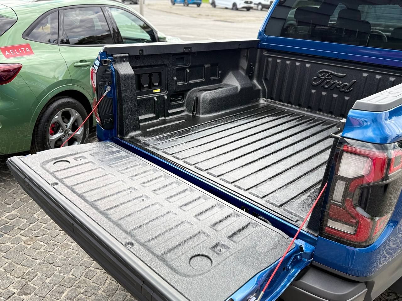 photo_5413848646916638093_y