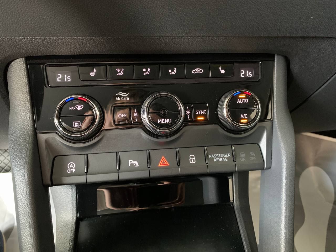 photo_5420301495976449050_y