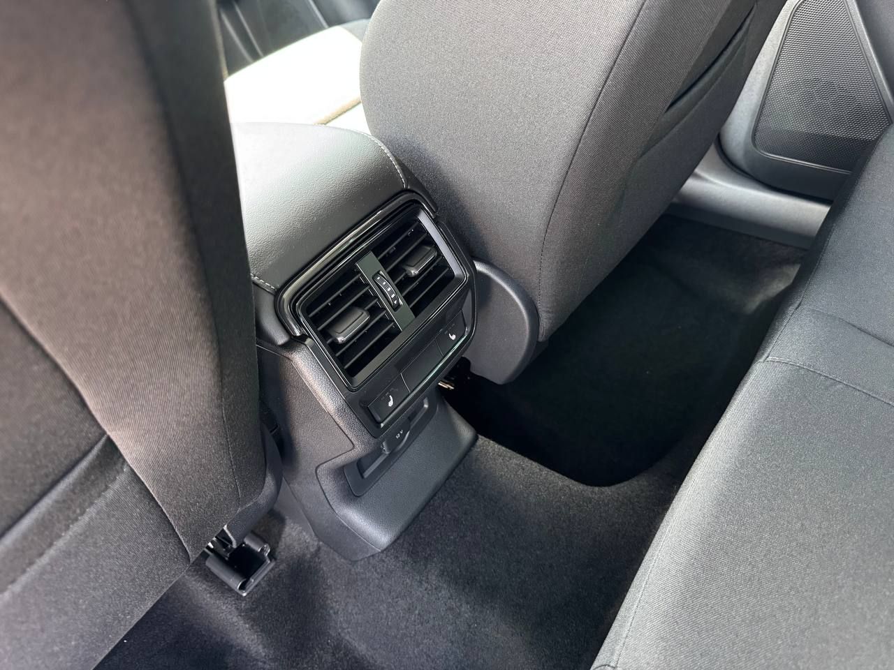 photo_5377661515928303945_y