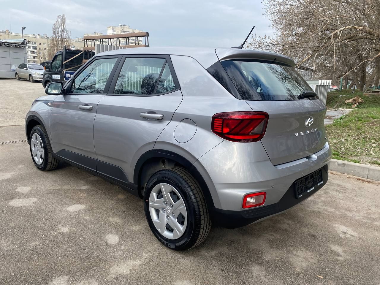 photo_5359701212535657871_y