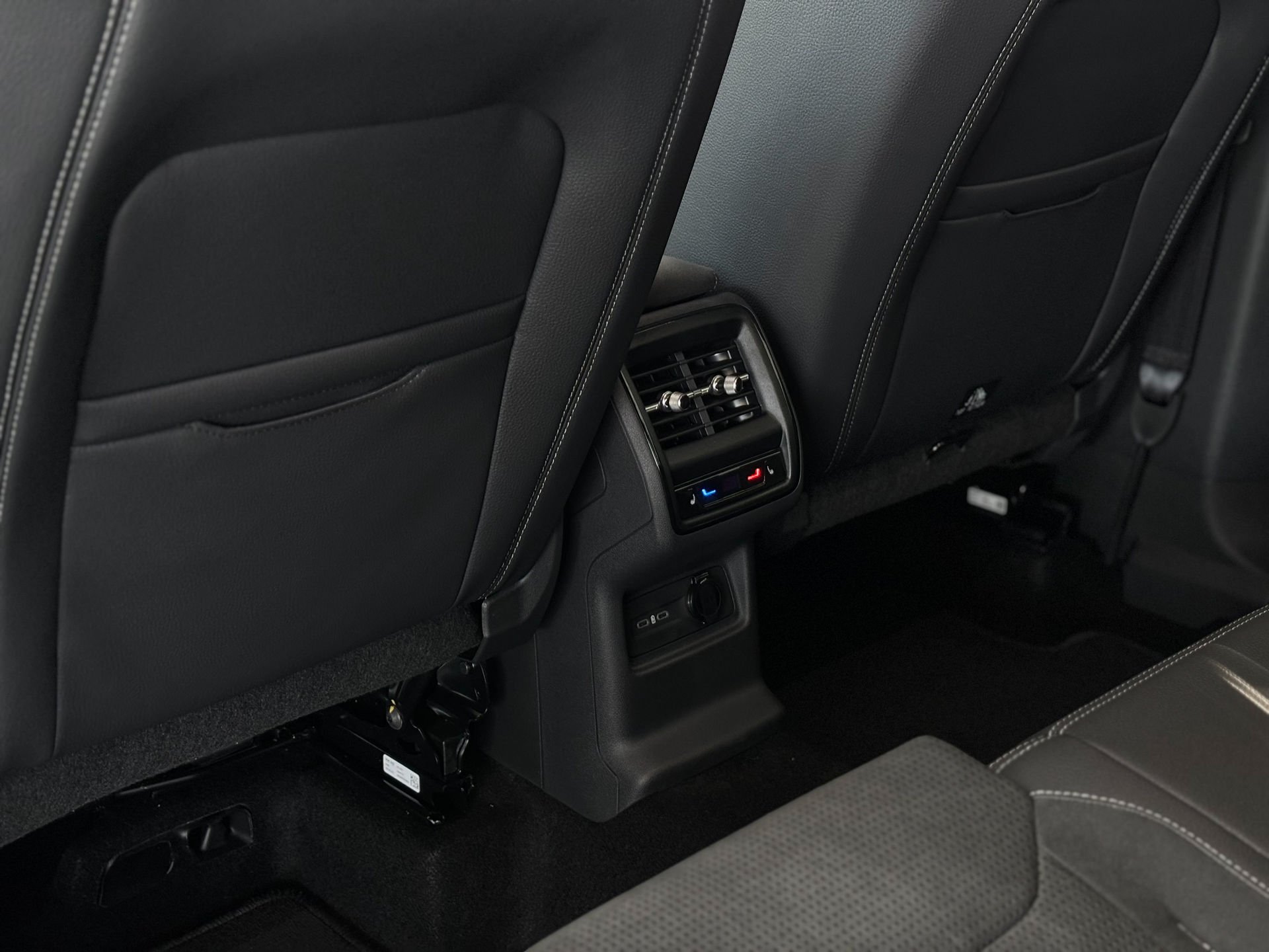 587023AB-9BDA-4EFE-8253-8EA99D0233DE