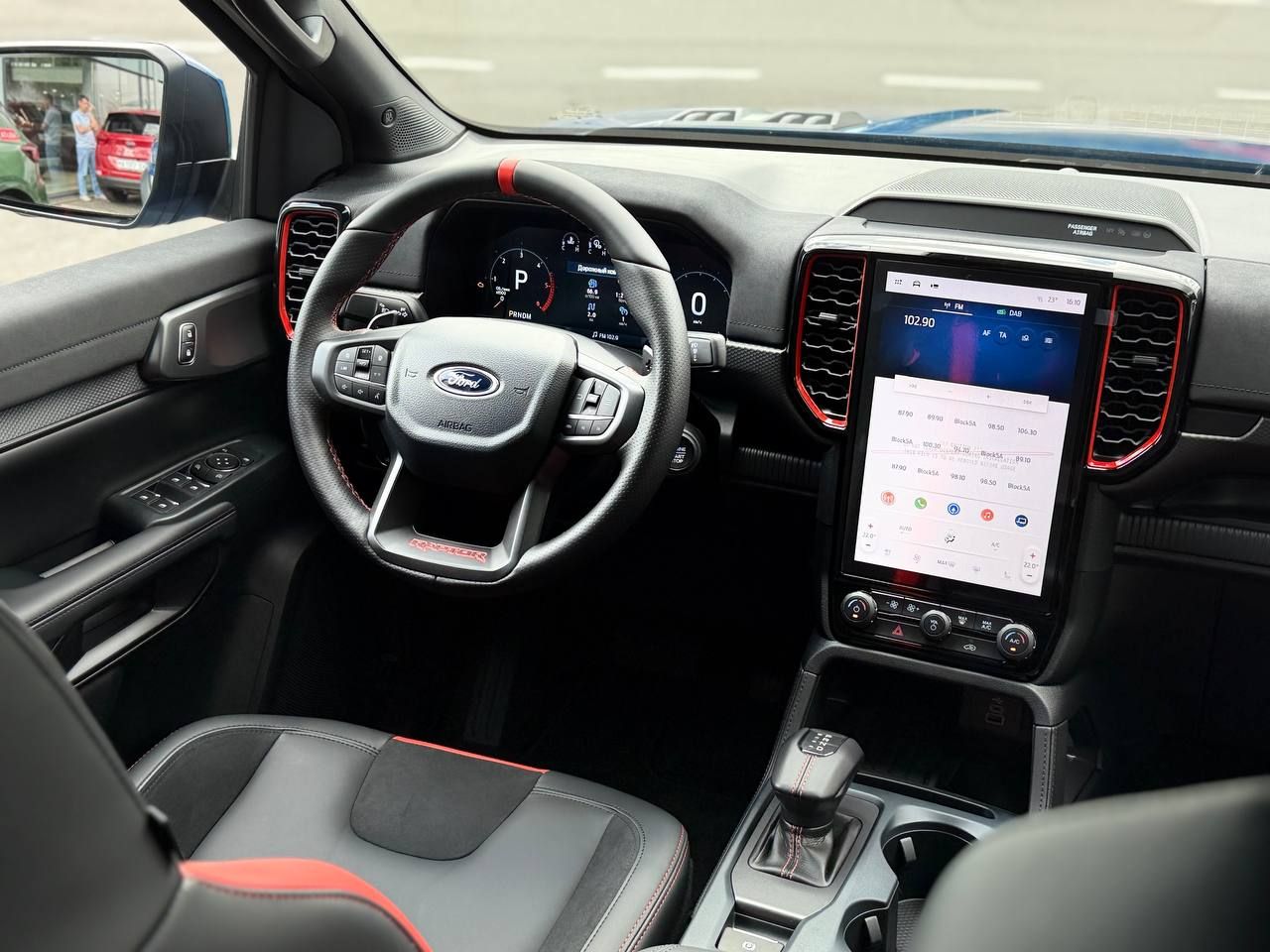 photo_5413848646916638096_y