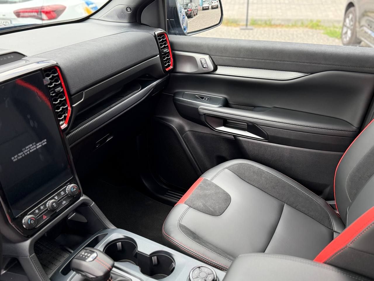 photo_5413848646916638107_y