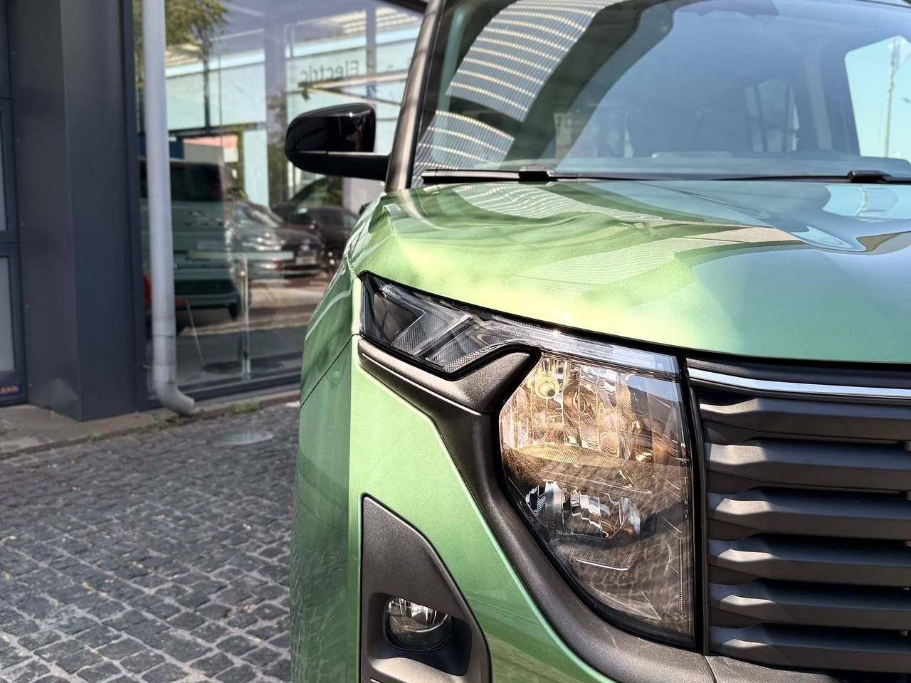 photo_5434141023065469175_y