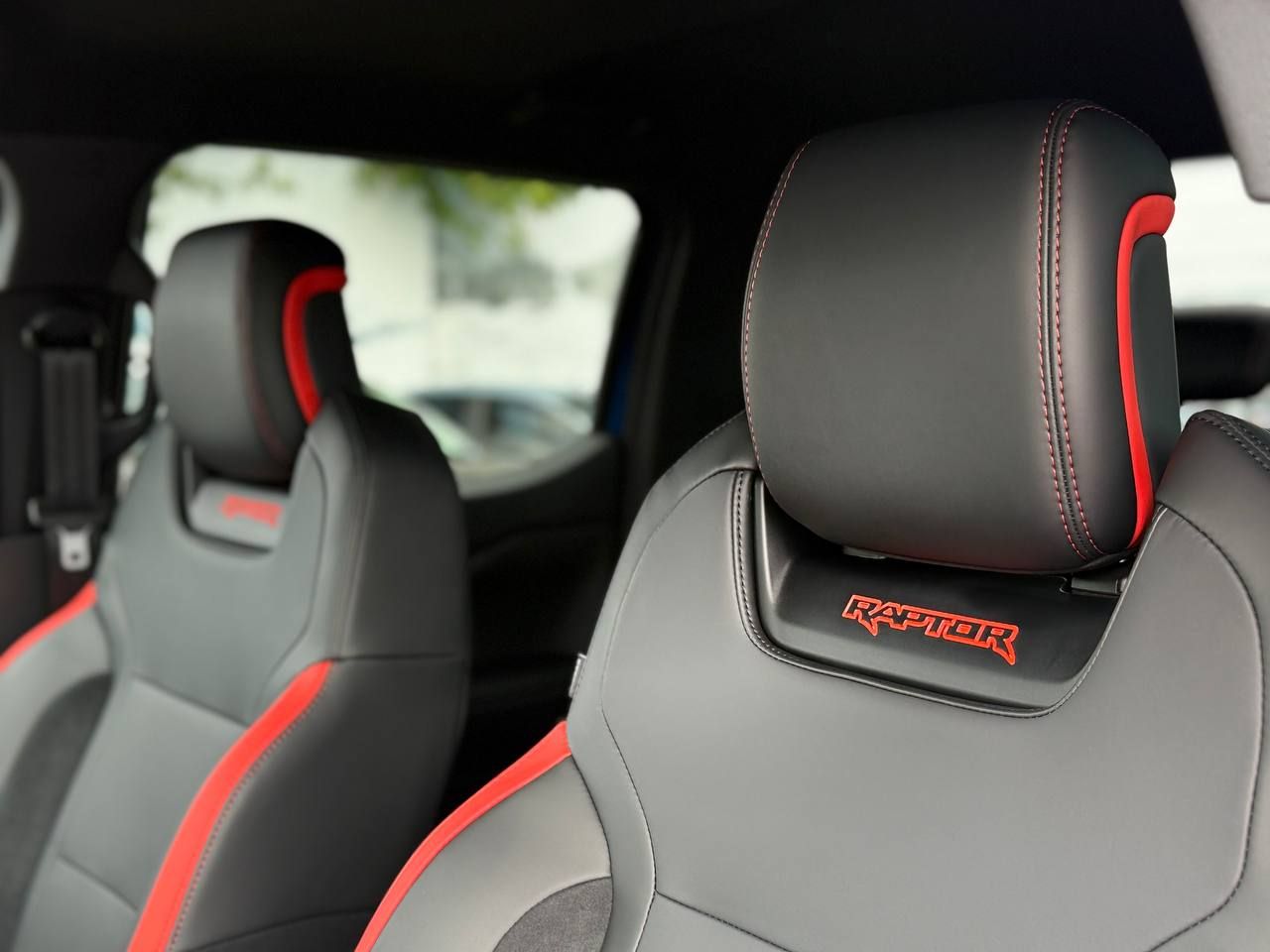 photo_5413848646916638095_y