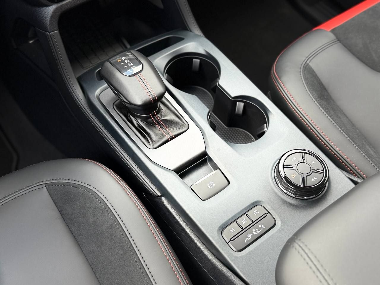 photo_5413848646916638100_y