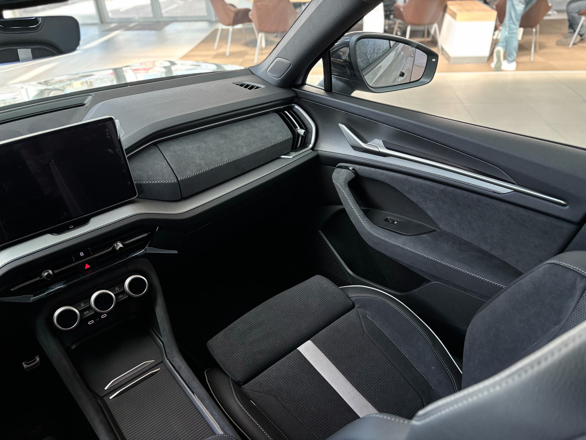 1F85B543-A495-4E03-8ED3-F1C61902765B