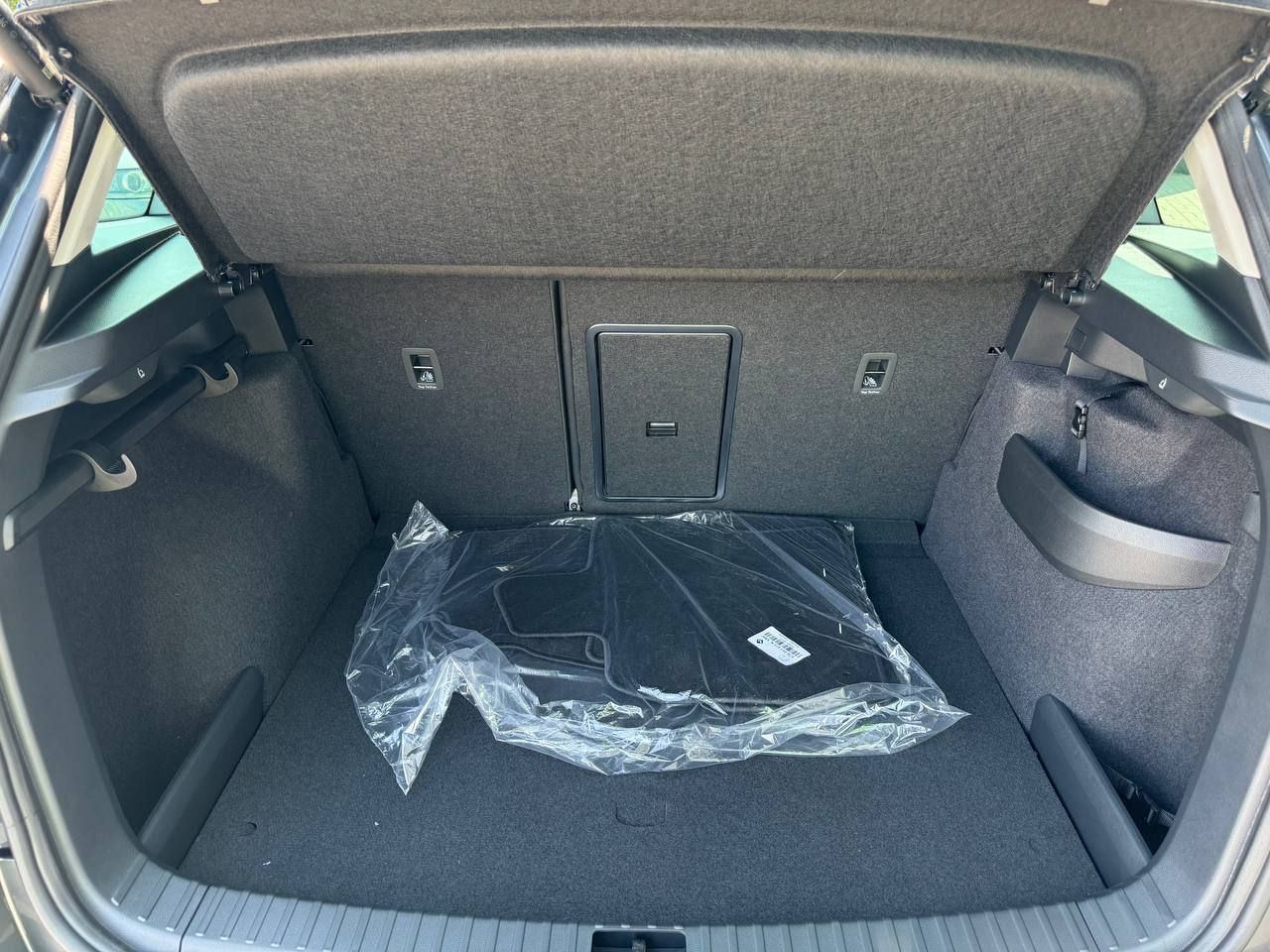 photo_5377661515928303960_y