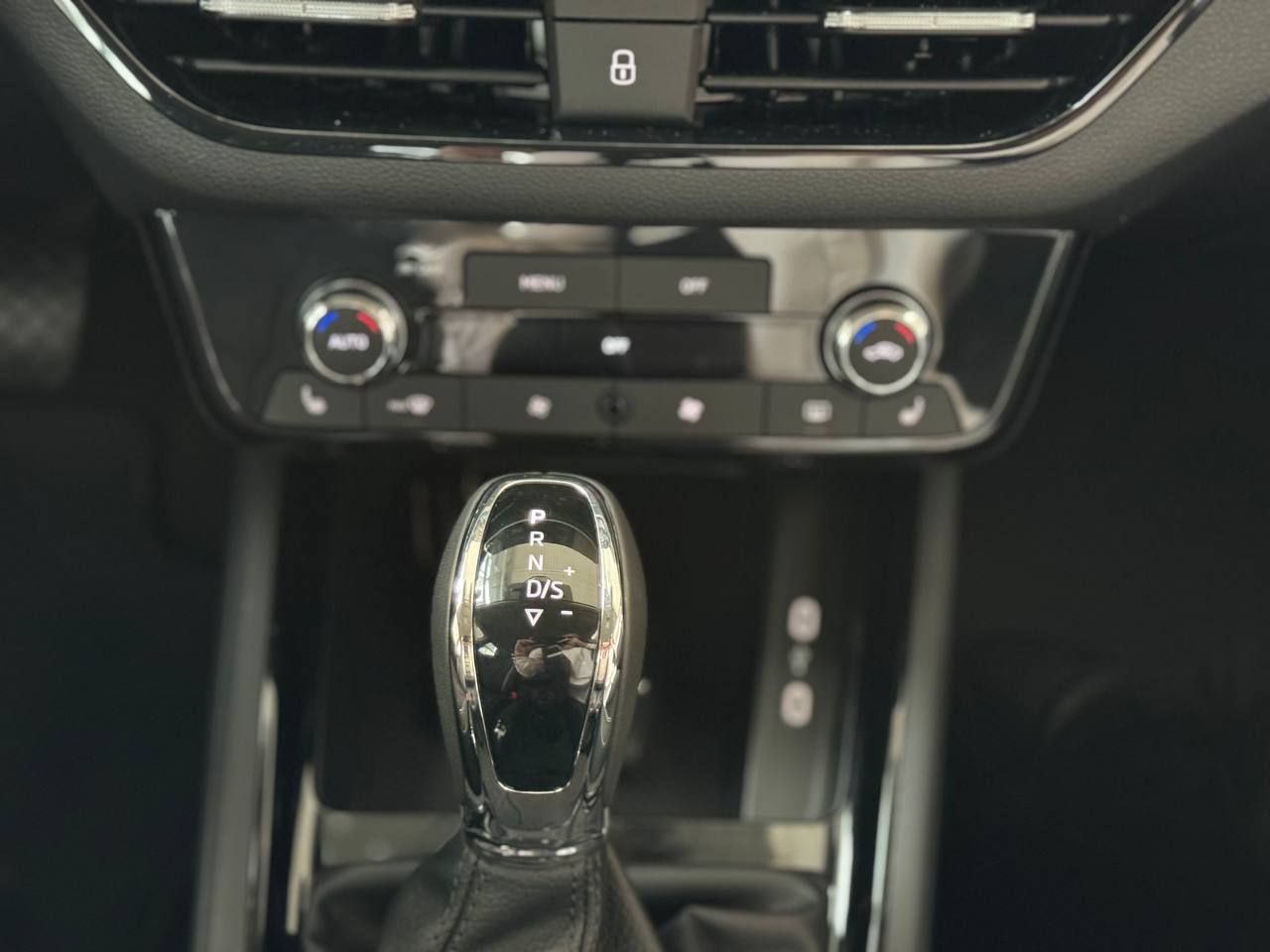 photo_5467528329301790369_y