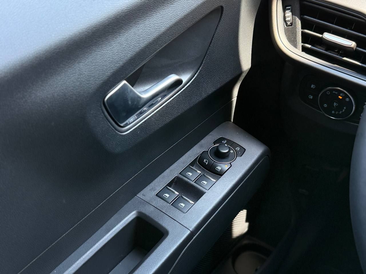 photo_5434141023065469188_y