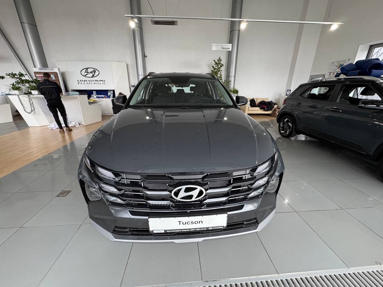 photo_5323272807464504111_y